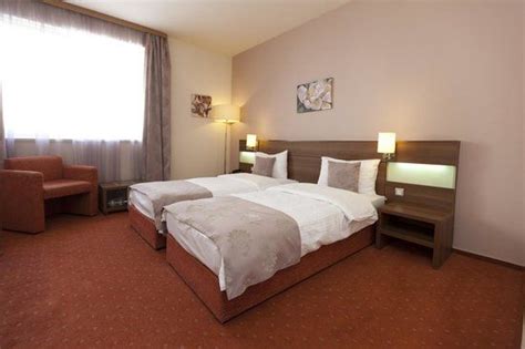 RIN AIRPORT HOTEL $69 ($̶9̶5̶) .